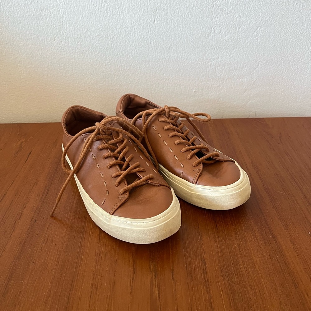 Universal Thread tan leather sneaker | 5.5